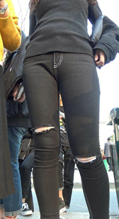 超紧黑牛仔翘臀少妇保养好第二季三角特写