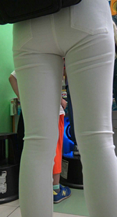 商场白裤宽臀熟女第一季