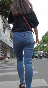 紧身牛仔两小妹