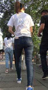 街拍牛仔裤走路变形