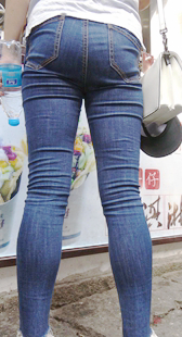 古街超紧牛仔丰臀少妇