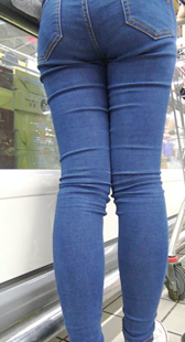 超市蓝牛丰臀小情侣