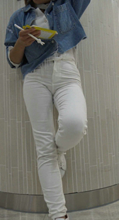 商场白裤妹子三角特写