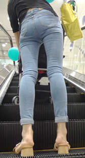 鹰眼力推超紧蓝牛紧内痕大宽臀美女战斗力强第一季