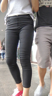 高挑打底裤丰臀少妇