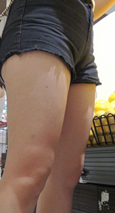 牛仔短裤大长腿美女太风骚