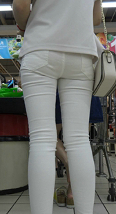 超市收银台包臀白布裤少女