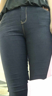 黑牛仔饱满三角区特写