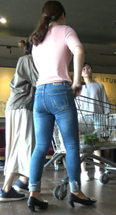 蓝牛紧臀胸器靓妇身材好第一季