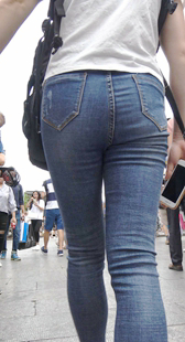 饱满翘臀牛仔妈咪