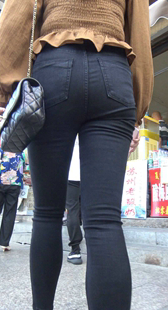 街拍黑牛饱满肥臀肥美女