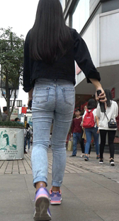 街拍紧身灰牛仔小少妇第二季