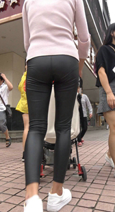 包臀紧身皮裤妈咪