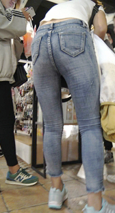 紧身饱满肥臀蓝牛少妇