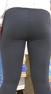 超市翘臀瑜伽裤紧内痕少妇第二季