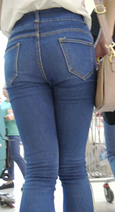 超市极品蓝牛肥臀美女第三季