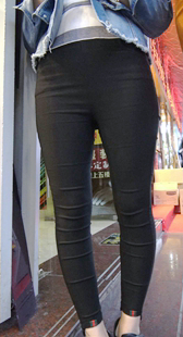 紧身黑色打底裤前后摄