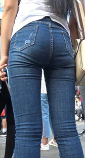 深沟长腿牛仔裤长发美女第二季