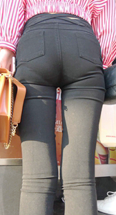 细腰饱满肥臀紧内痕大美女