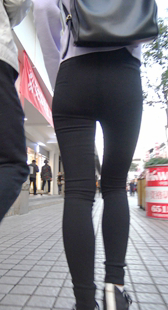 紧身黑裤三角外扩少妇