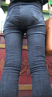 紧身黑牛仔长腿紧内痕美女第二季