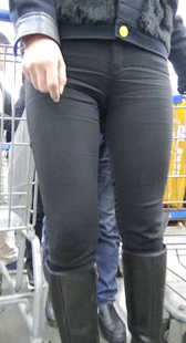 高跟黑裤翘臀肥三角美妇第二季