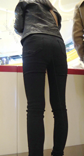 商场高跟长腿打底裤美女