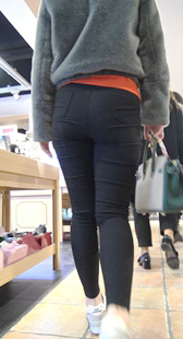 跟拍饱满翘臀打底裤小肥妞