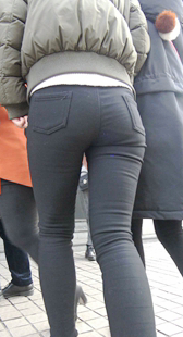 紧身打底裤翘臀紧内痕少妇