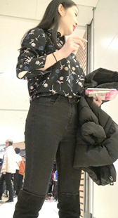 春节献礼高挑黑牛超紧宽臀紧内痕大美女