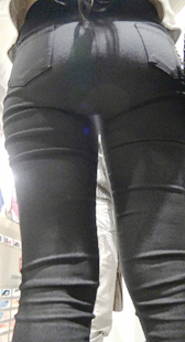 春节献礼打底裤巨臀露肚脐长发美女