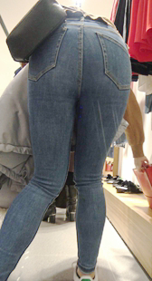 紧身肥牛仔学生妹购物