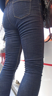 饱满紧身牛仔包臀少妇