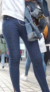 紧身牛仔肥臀美三角少妇