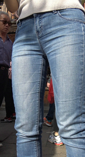 紧身灰牛仔金三角少妇