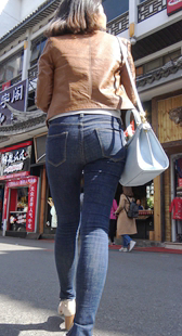 高挑蓝牛包臀美少妇