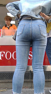 饱满紧身牛仔嫩屁股妹妹