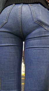 商场紧身包臀牛仔紧内痕美女第二季