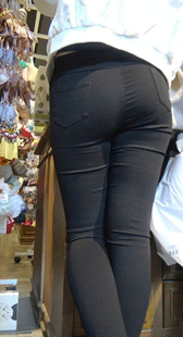 商场肥三角肥臀紧内痕战斗力强