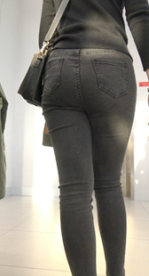 超紧黑牛仔气球臀你来