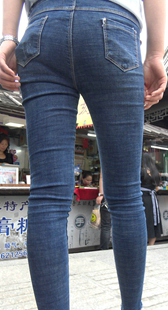 古街高挑蓝牛翘臀少妇