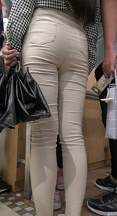 超紧白打底裤紧臀少女