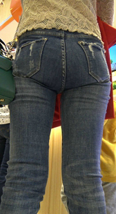 紧身牛仔裤紧内痕少女