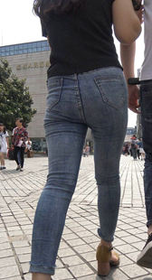 就算再热，我也要把紧身牛仔裤穿着，不为自己，也为男友