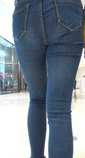 赶地铁的我，也要时时刻刻记着，女人靠身材逛街