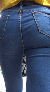 超紧牛仔裤大肥臀少妇