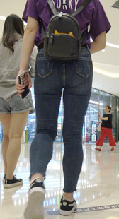 重口味牛仔背包少妇