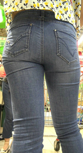 母女两逛超市，女儿的肥臀吸引了我第一季