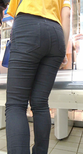 爸爸买，紧身裤妈妈照顾孩子，前三角那个性感