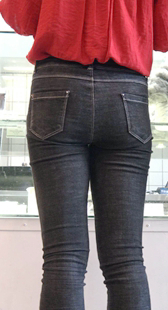 CGV影城偶遇紧身裤牛仔妹